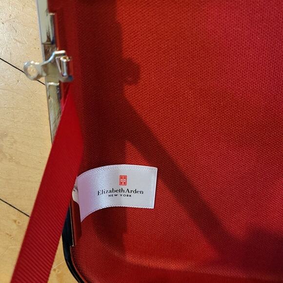 Elizabeth Arden Red Hardshell Structured Kisslock Purse Gold Toned Chain - Picture 9 of 14